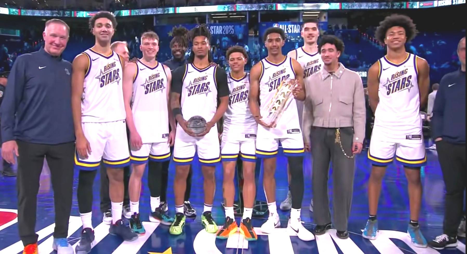 全明星赛倒计时，明尼苏达森林狼清晨远射贴柱，细节引发关注，压力陡增，临场指挥获称赞的简单介绍